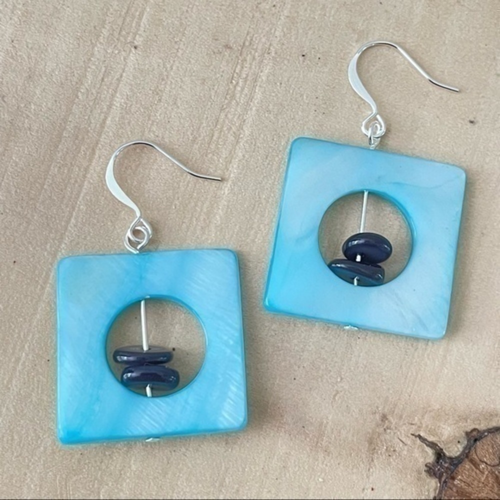 $10 SALE Hand Crafted Shell Earrings Blue Black Coastal Beach Geometric Boho - Picture 4 of 4